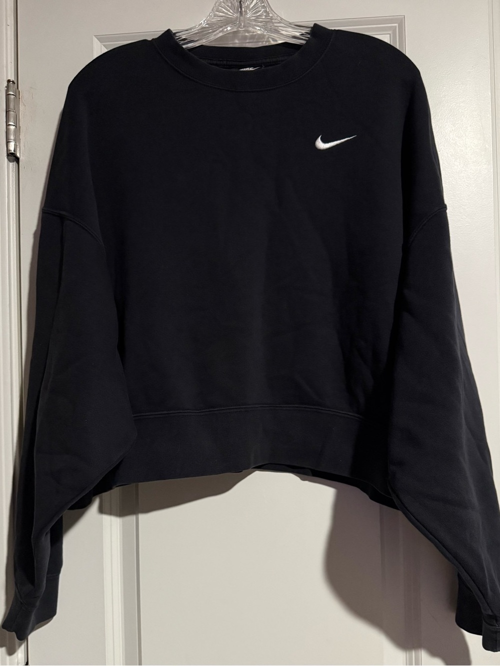 Nike Women's Black Cropped Crewneck Sweatshirt